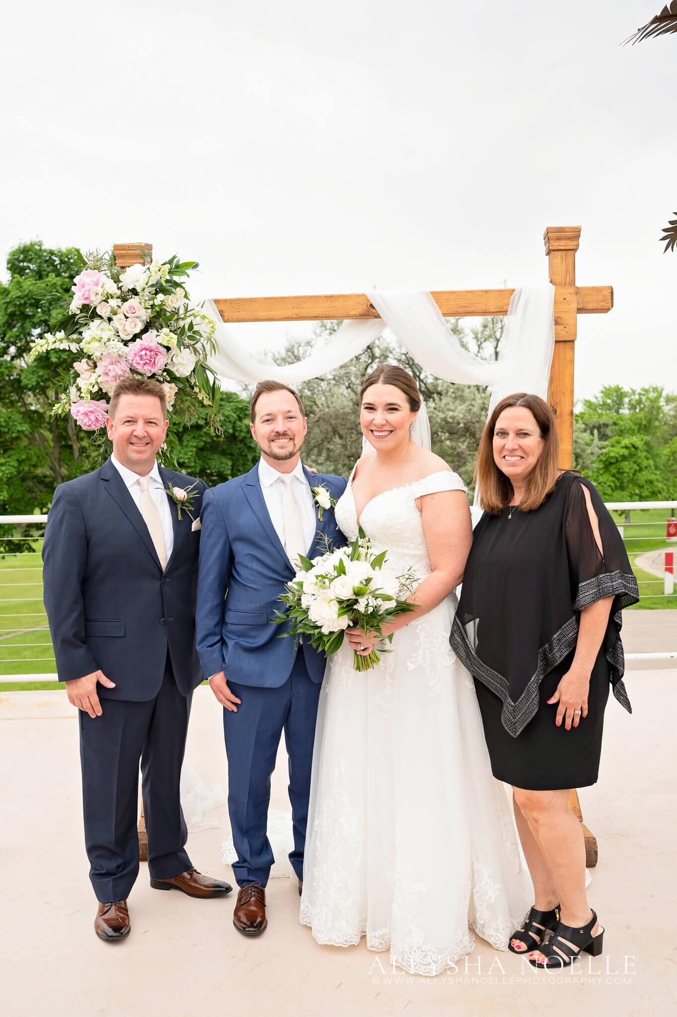 Wedding-at-River-Club-of-Mequon-467