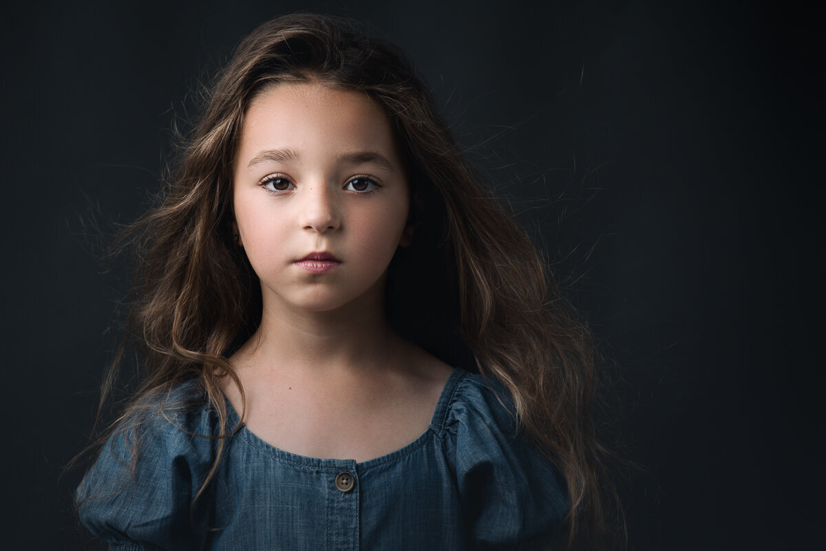 Laat de persoonlijkheid van je kinderen schitteren met prachtige tijdloze  kinderportretten in de professionele studio in Drenthe
