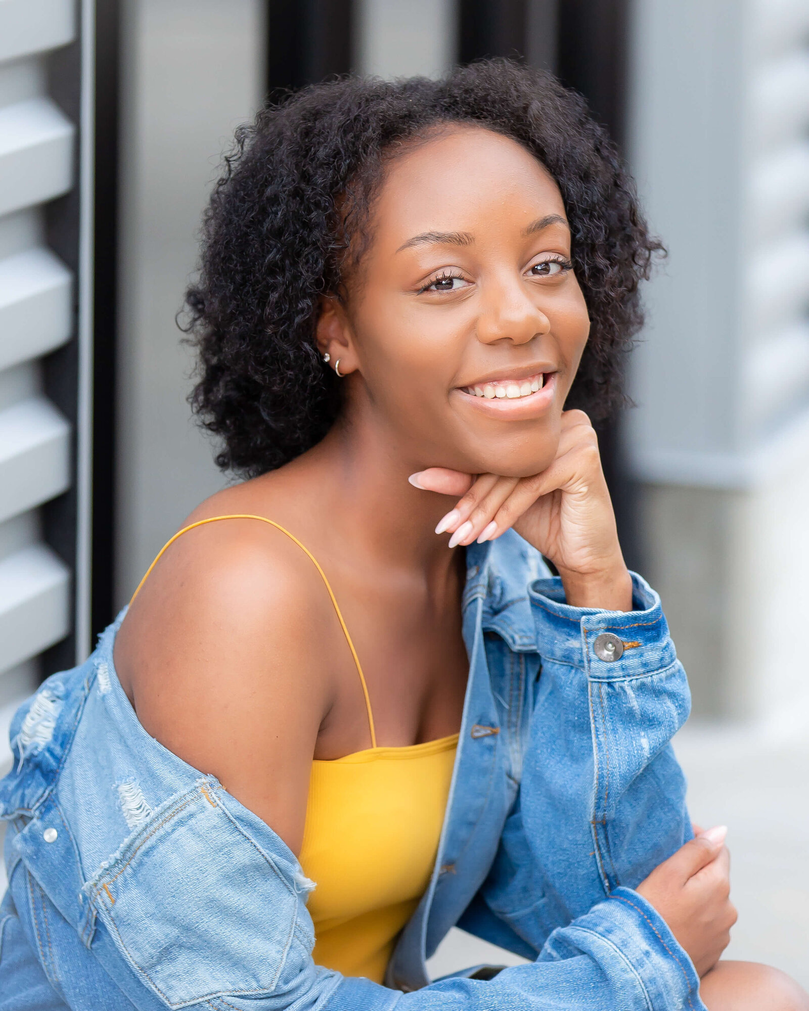 Orlando headshot photography for personal branding. Bright, natural light portrait highlighting professional and approachable expression.