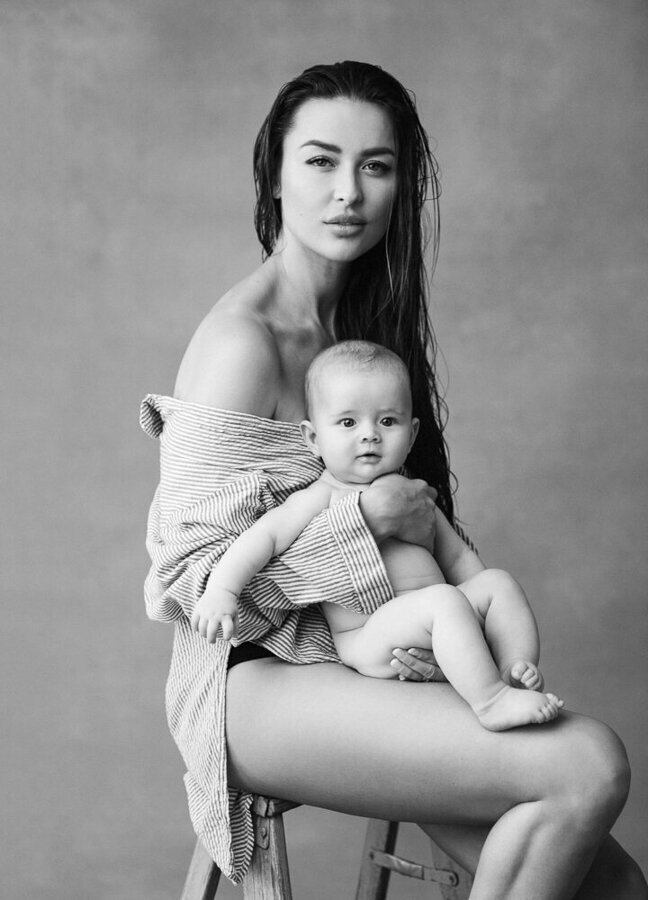Mommy and me, motherhood photography by Lola Melani-4