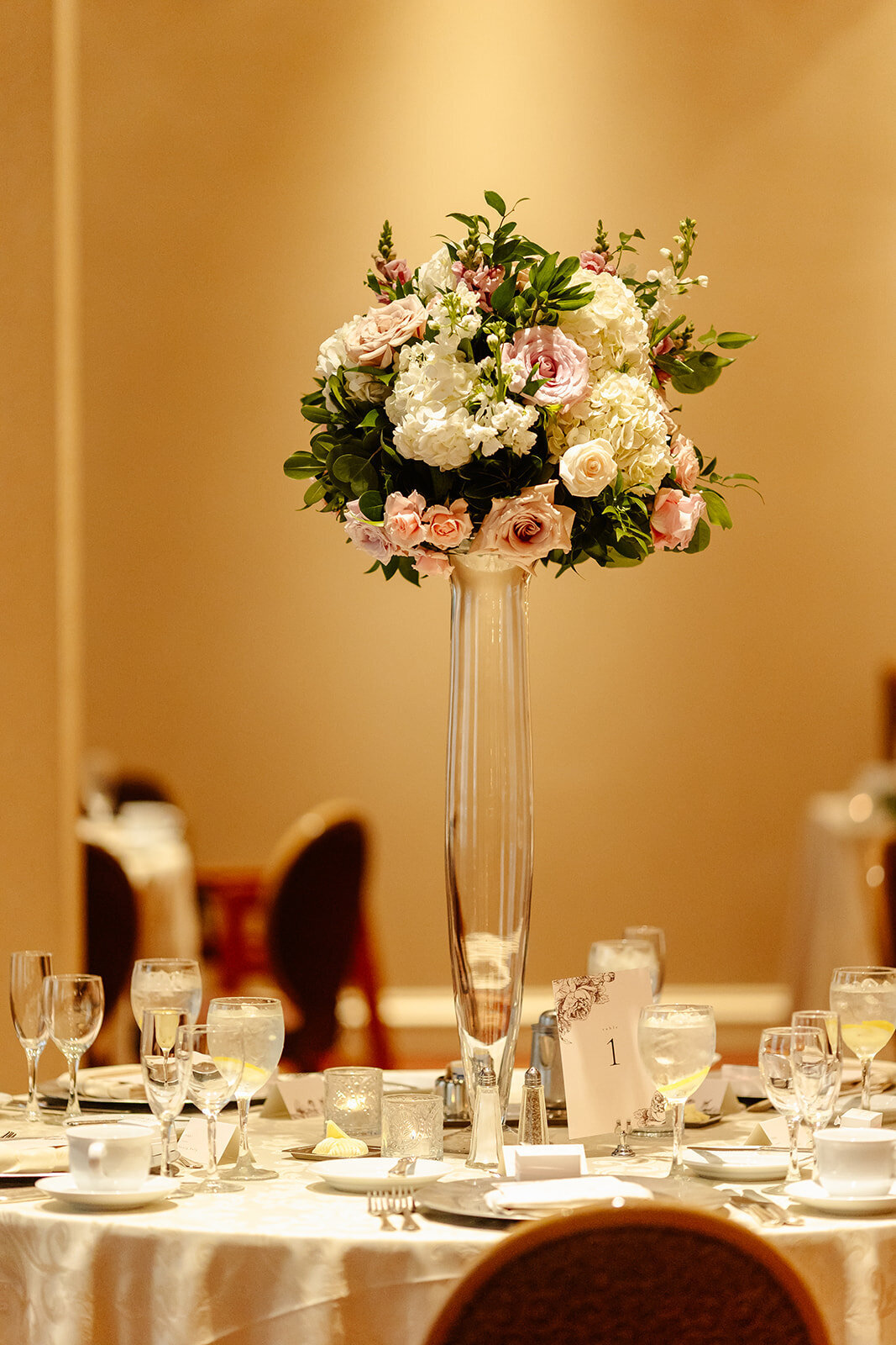 tall-elegant-wedding-floral-centerpiece