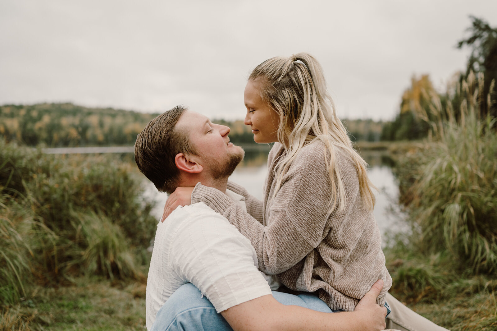 Cozy Fall engagement photos on Swamper Lake by Gunflint Trail