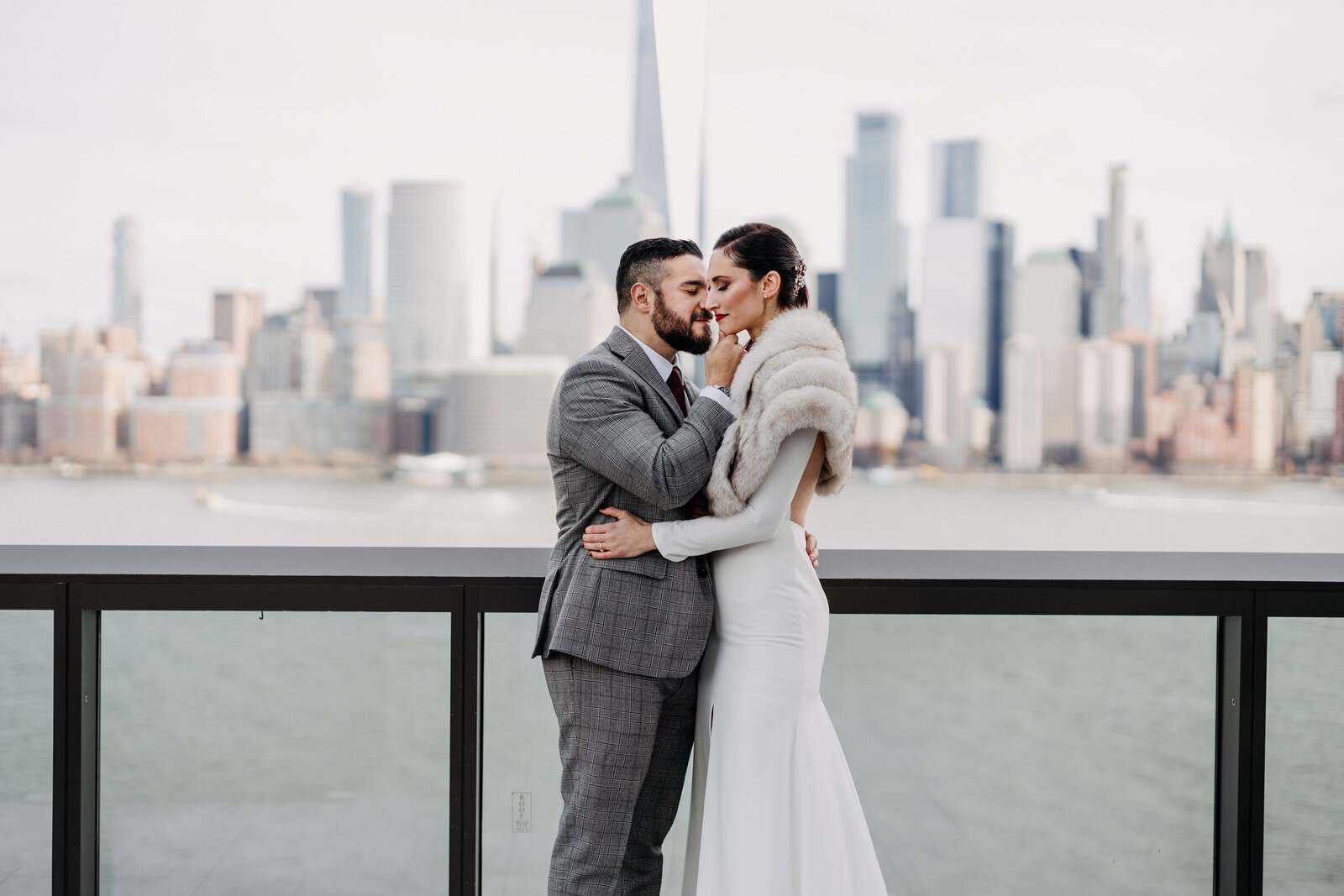 bride and groom nyc skyline