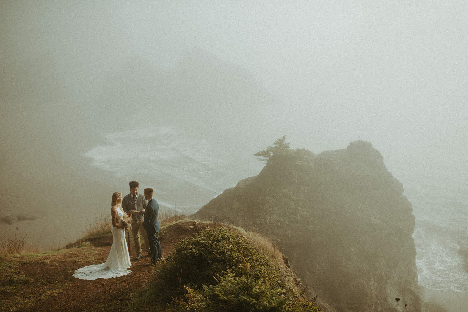 samuel-h-boardman-corridor-redwoods-oregon-coast-elopement-photographer-dawn-photo-373