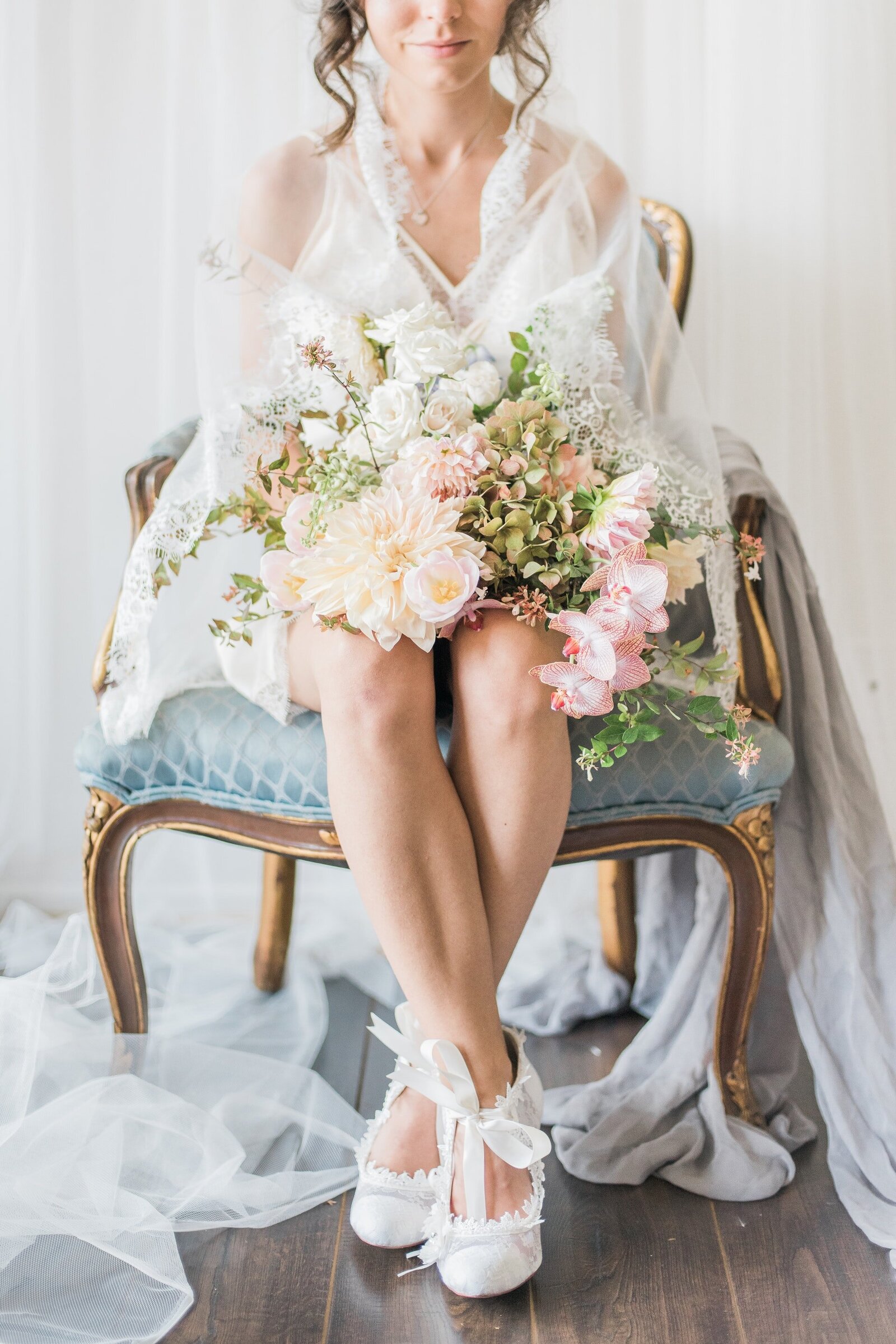 bride-with-bouquet