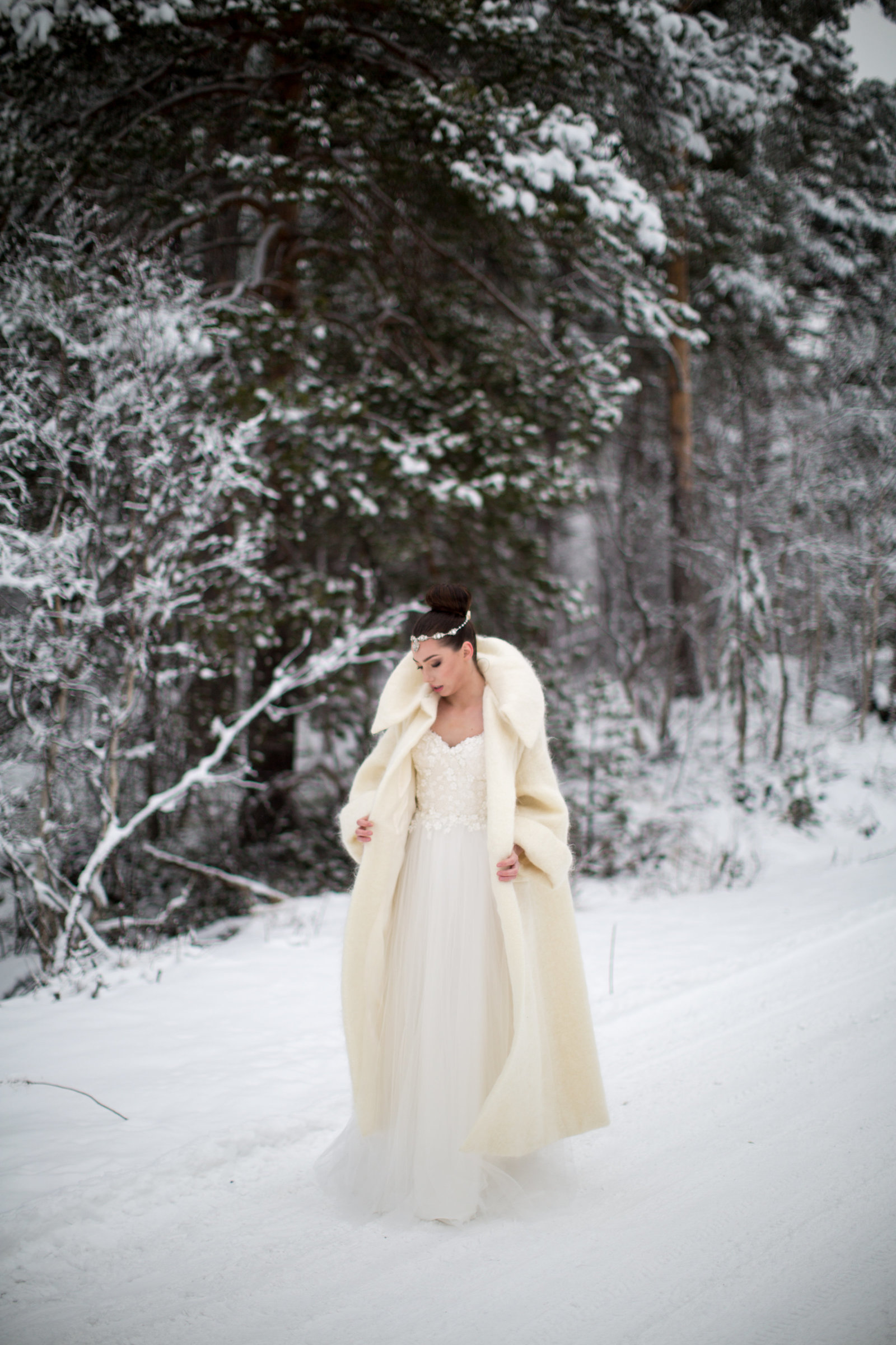 Chione-ivory-mohair-wool-winter-wedding-bridal-coat-JoanneFlemingDesign-MonaMoeMachavaPhoto (2)