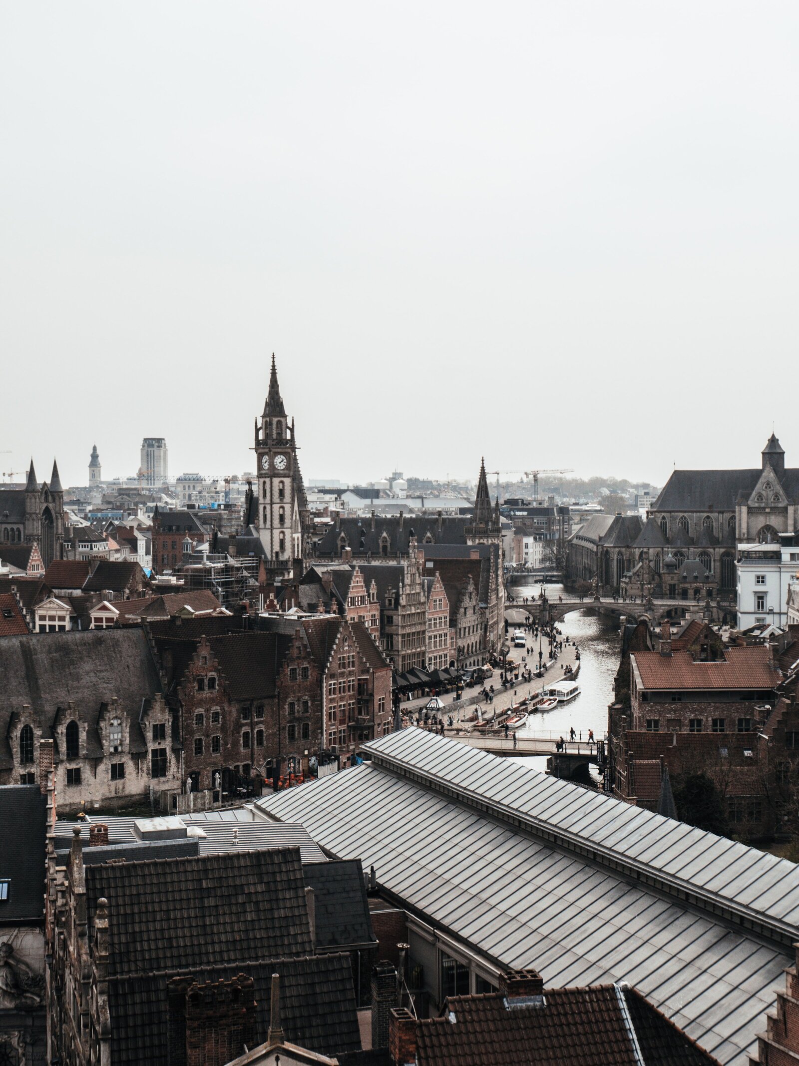 flo-p-NjJOEYgJfGE-unsplash
