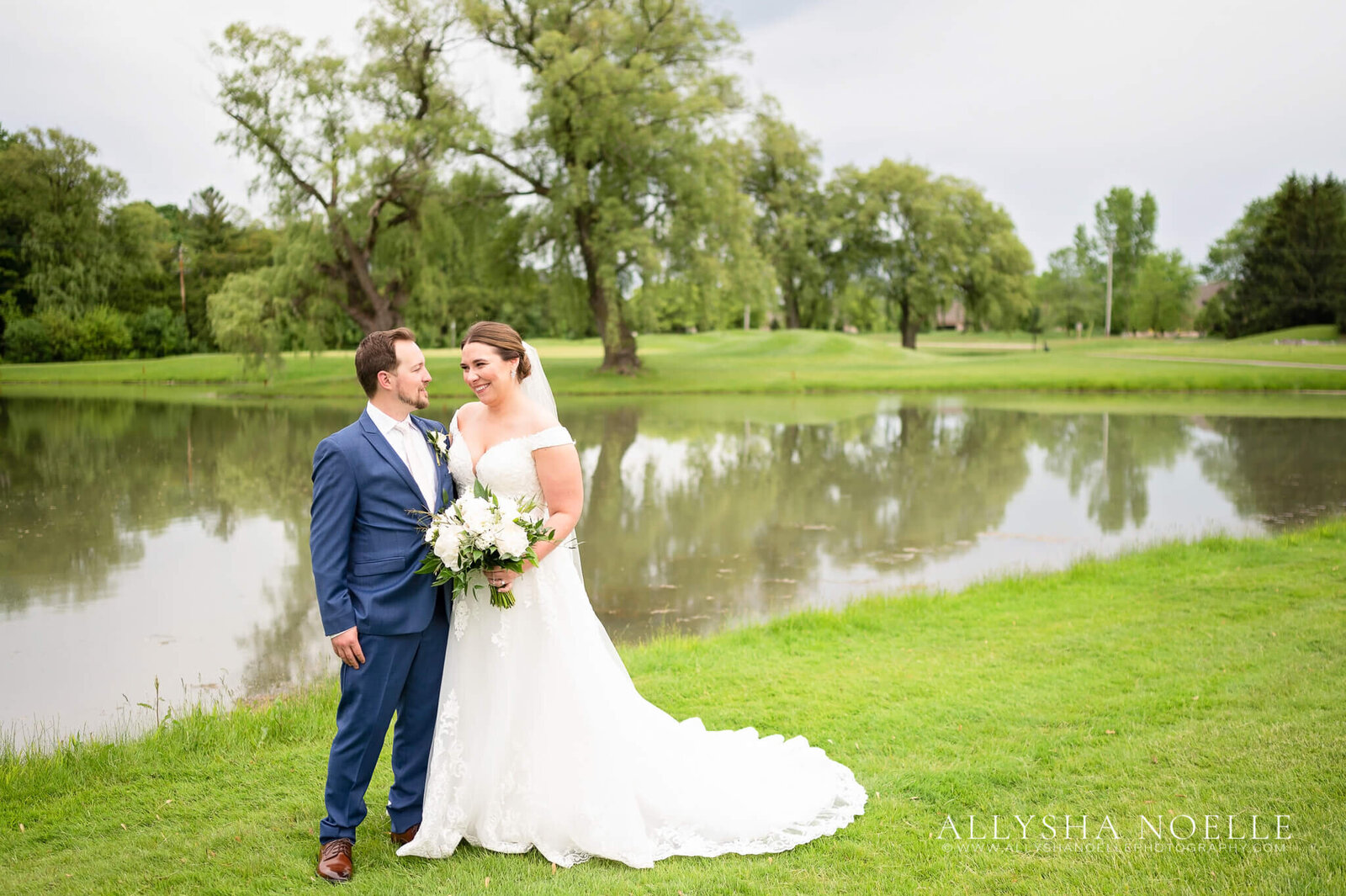 Wedding-at-River-Club-of-Mequon-326