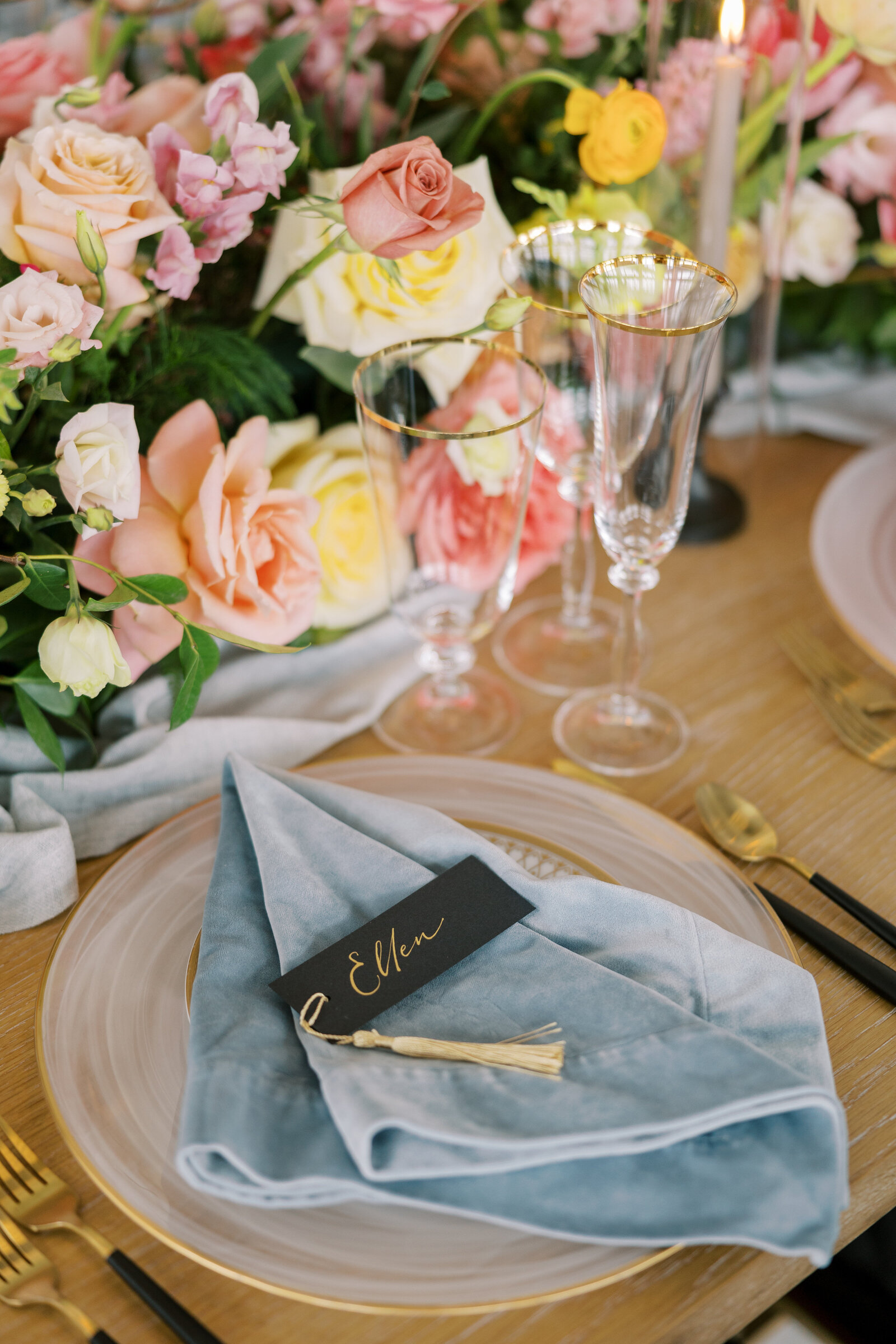 Table setting with personalized placecards