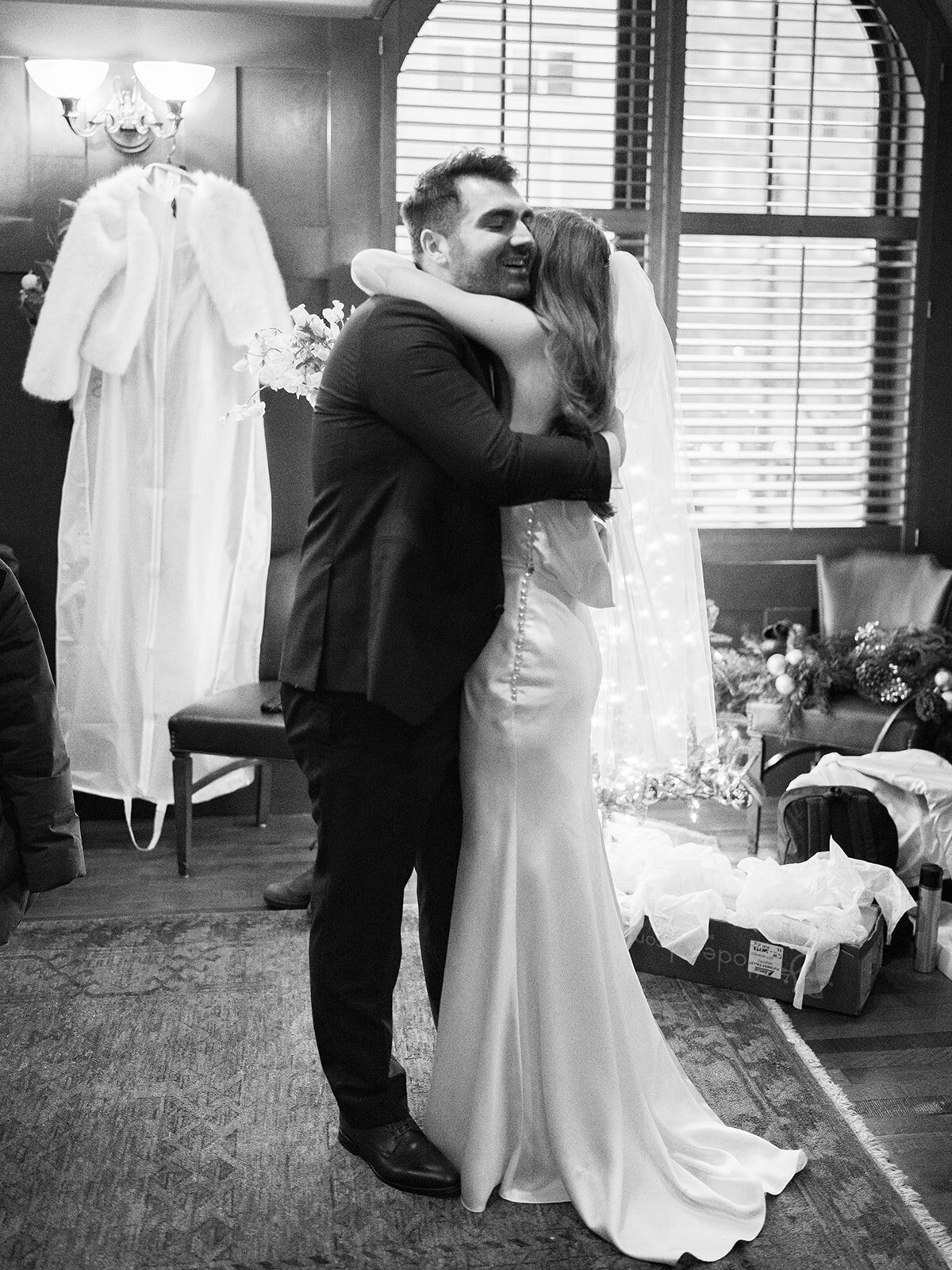 Chicago_Wedding_Photographer_LaurenPage23-101