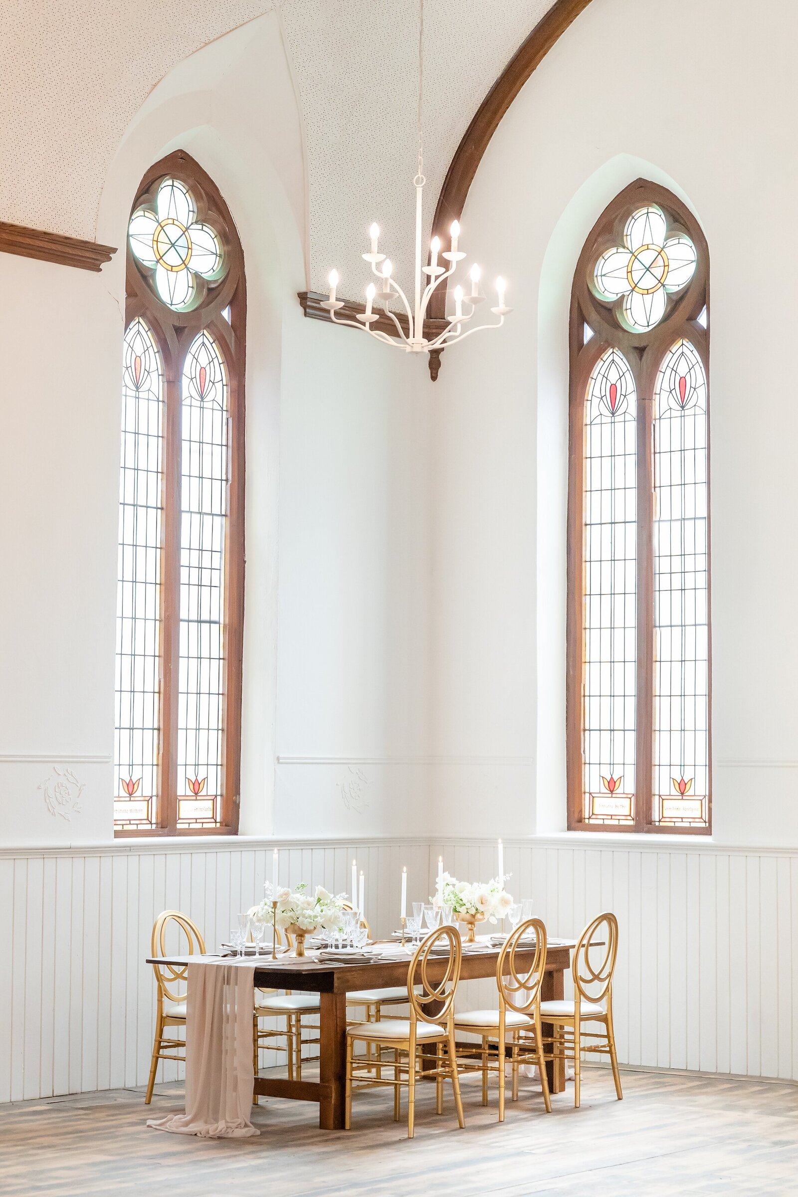 La-petite-chapelle-stunning-reception-tablescape-and-wedding-venue