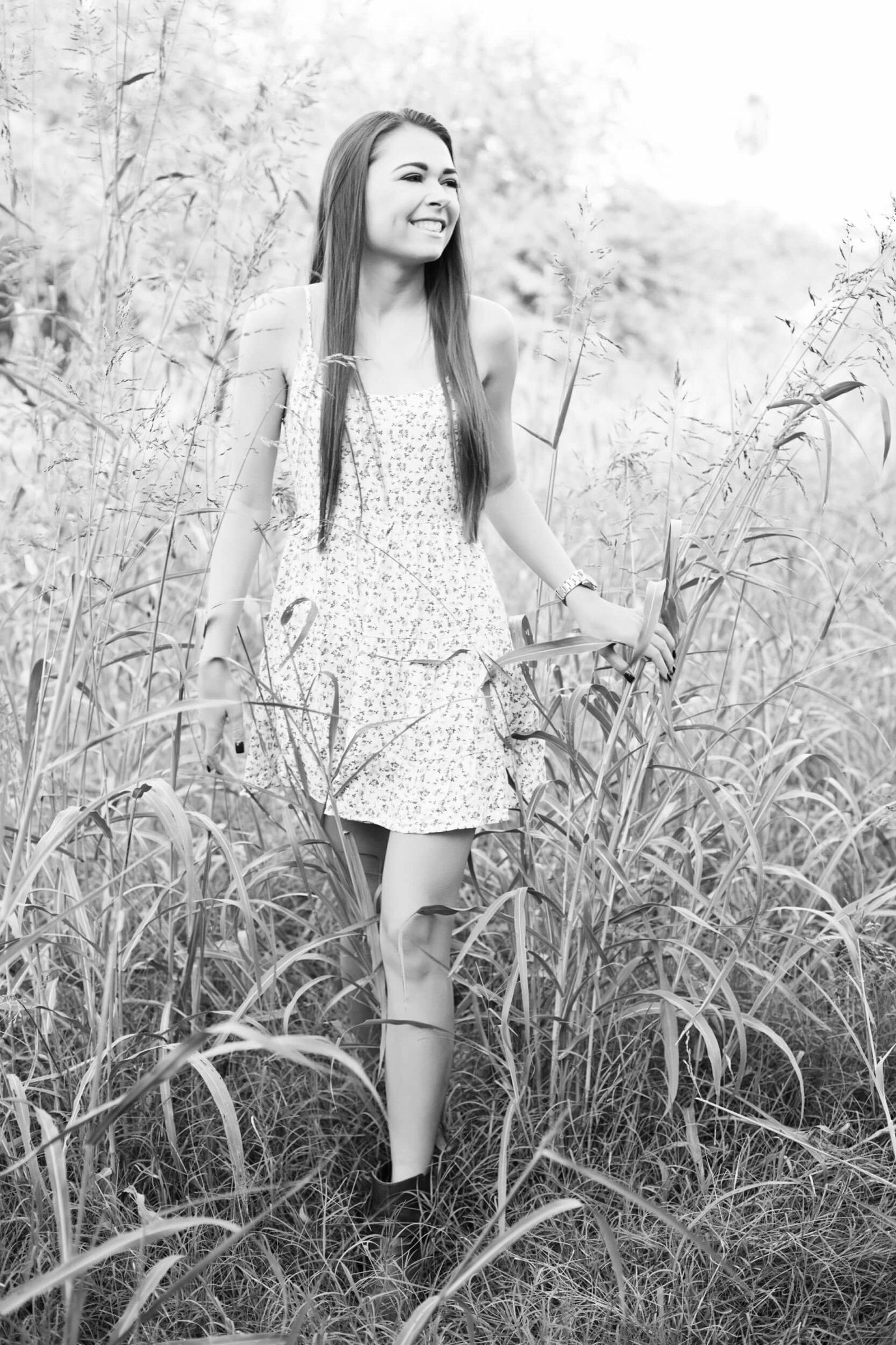 outdoor countryside senior girl photography