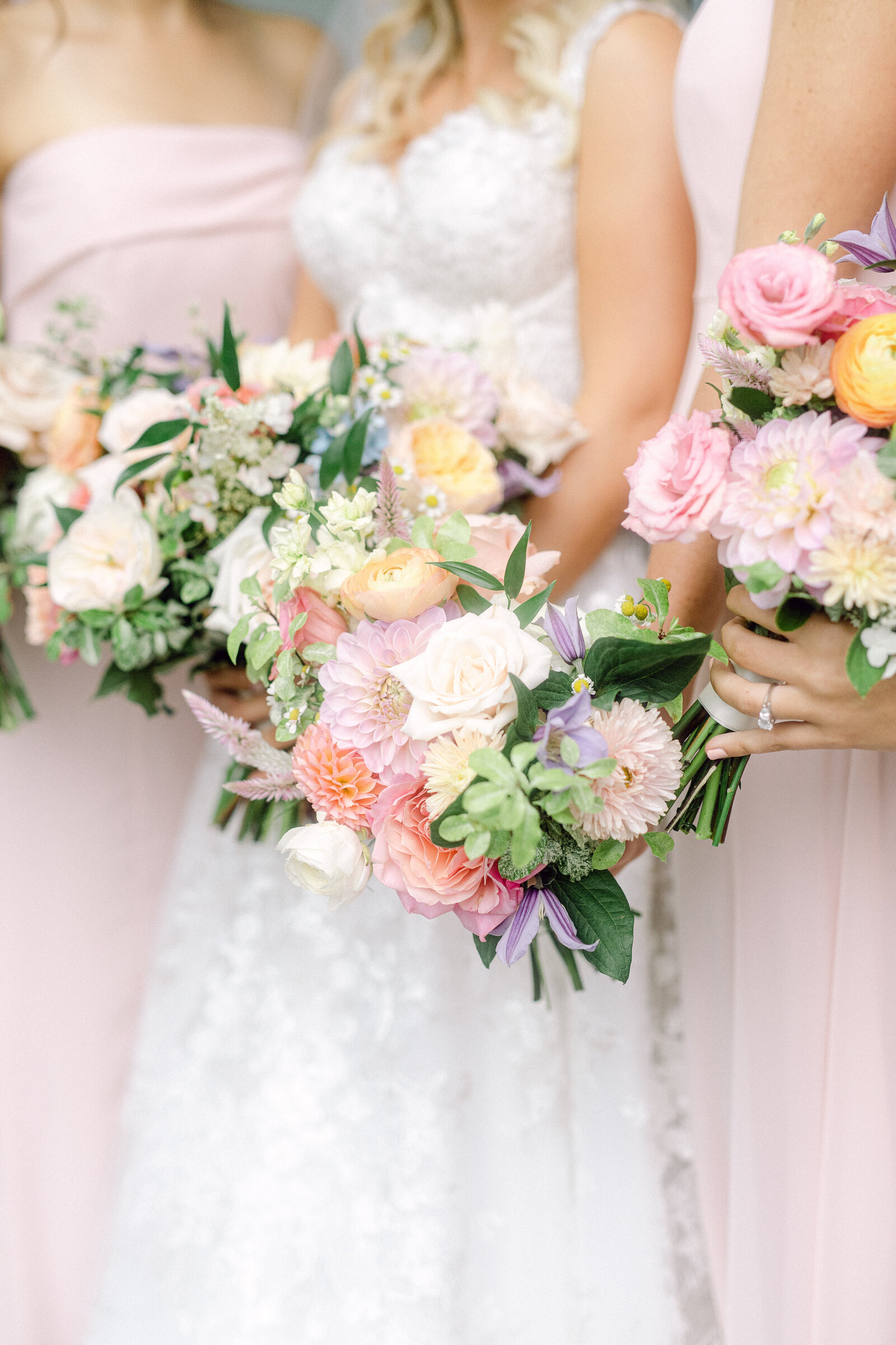 colorful_bridesmaids_bouquets_4
