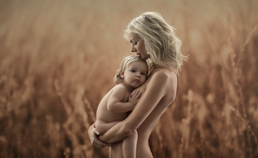 Mommy and me, motherhood photography by Lola Melani-26