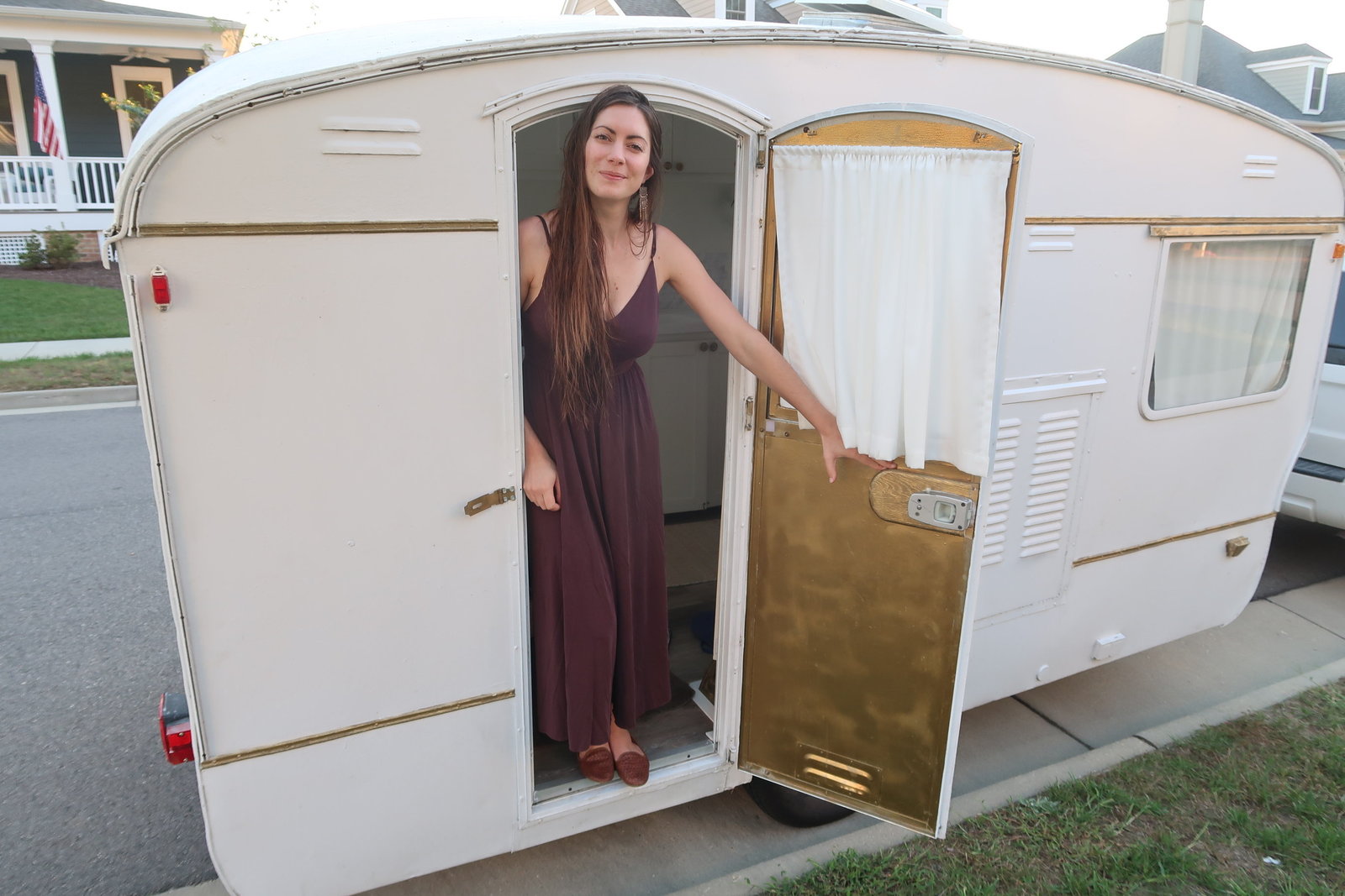 vintage-camper-classic-white-gold-reno-inspirations-ideas-boho-gypsy-hippy-pearl-musician-singer-songwriter-interior1