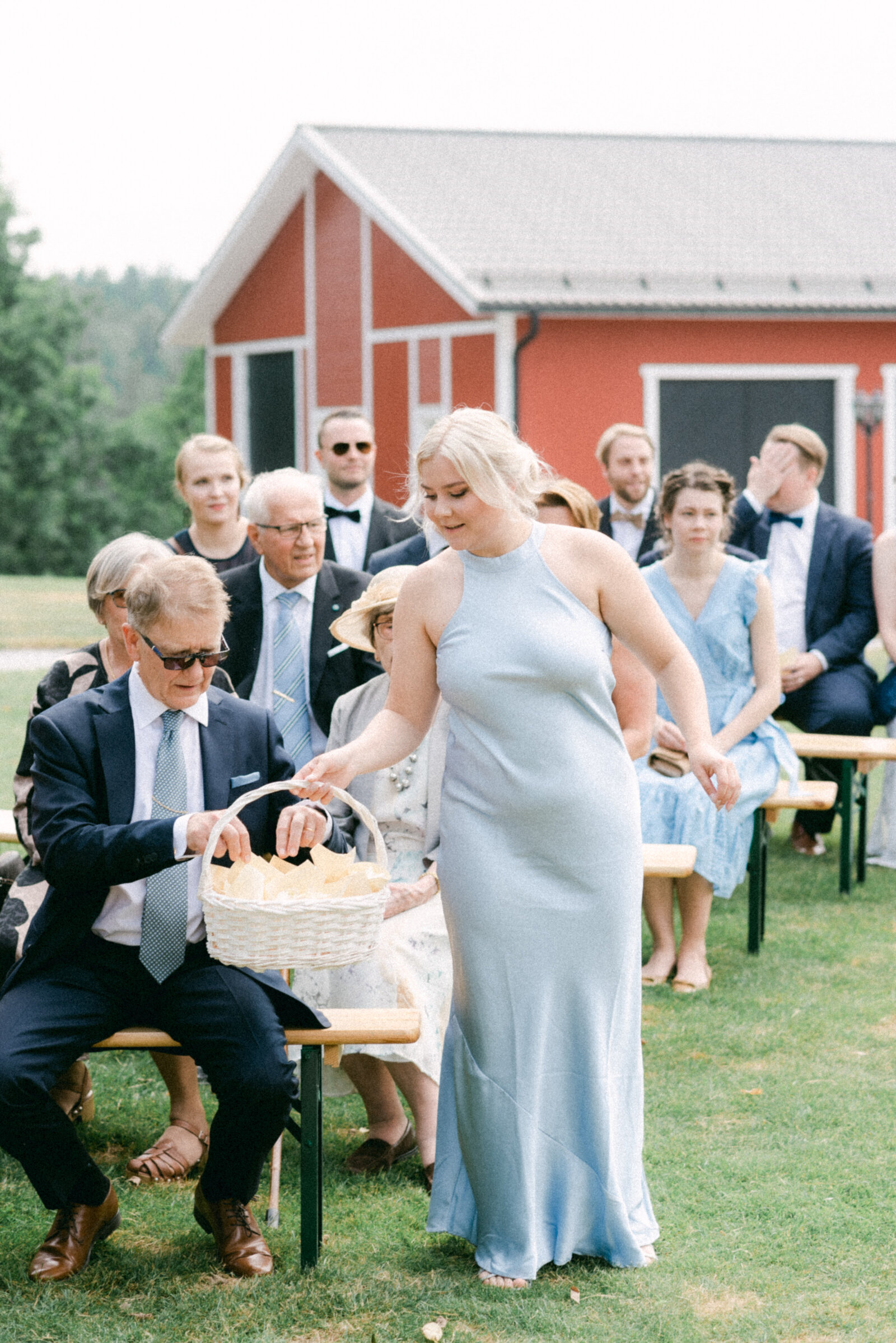 Bridesmaid sharing rose petals to guests photographed by wedding photographer Hannika Gabrielsson.