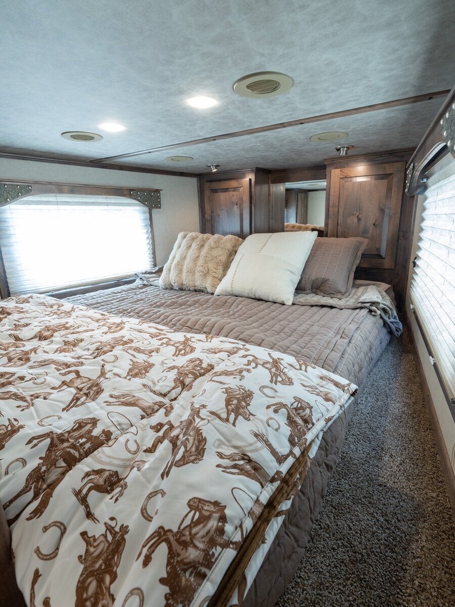 luxury-horse-trailer-33
