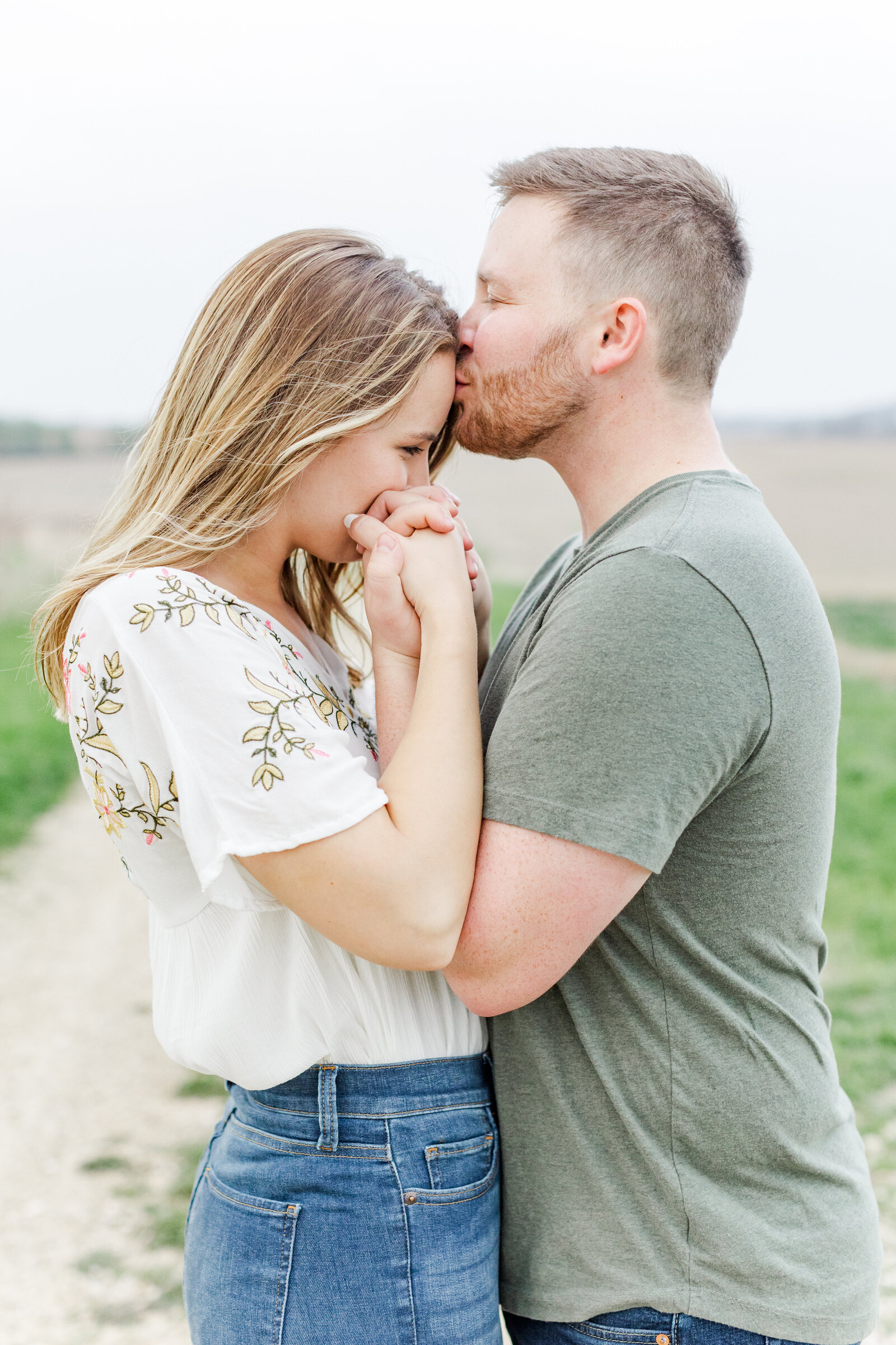 67_couple_kissing_during_engagement_session