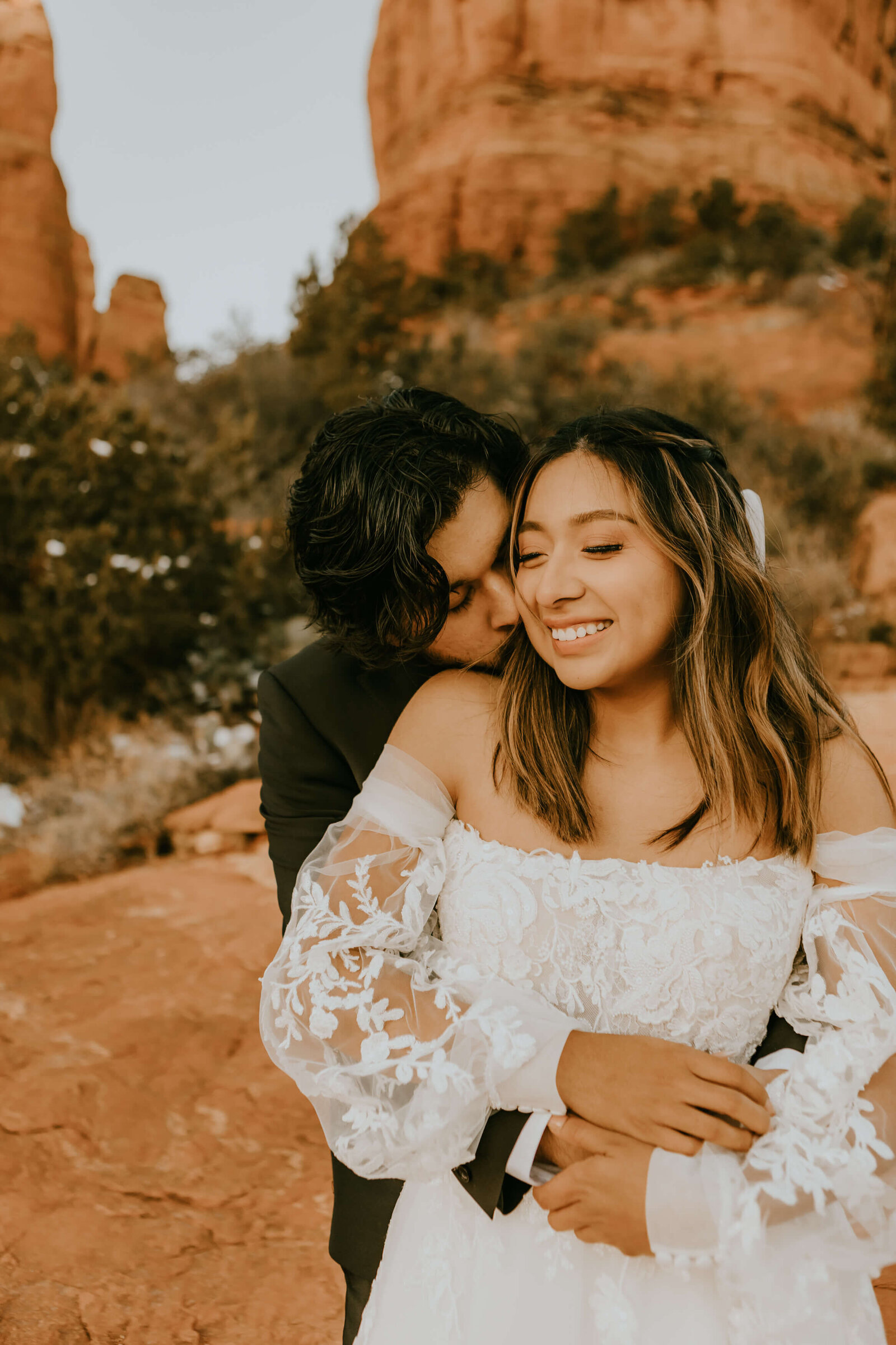 Cathedral-Rock-Elopement-Sedona-OliviaHopePhotography--12