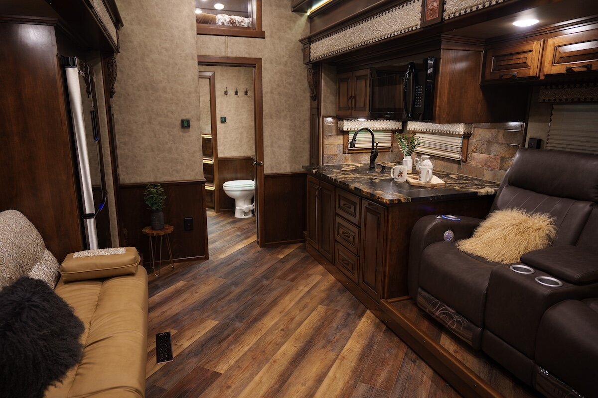 luxury-horse-trailer-9