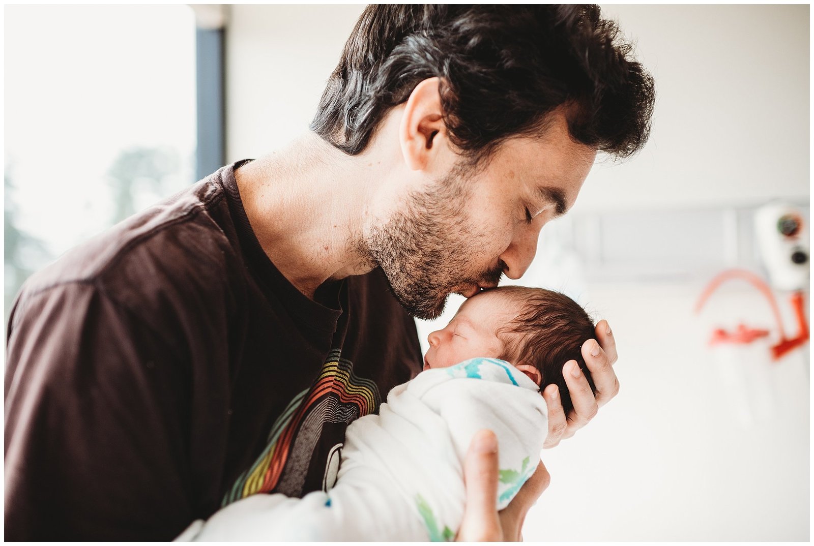 dad kissing babys head in hospital newborn fresh 48 session seattle area photographer emily ann photography