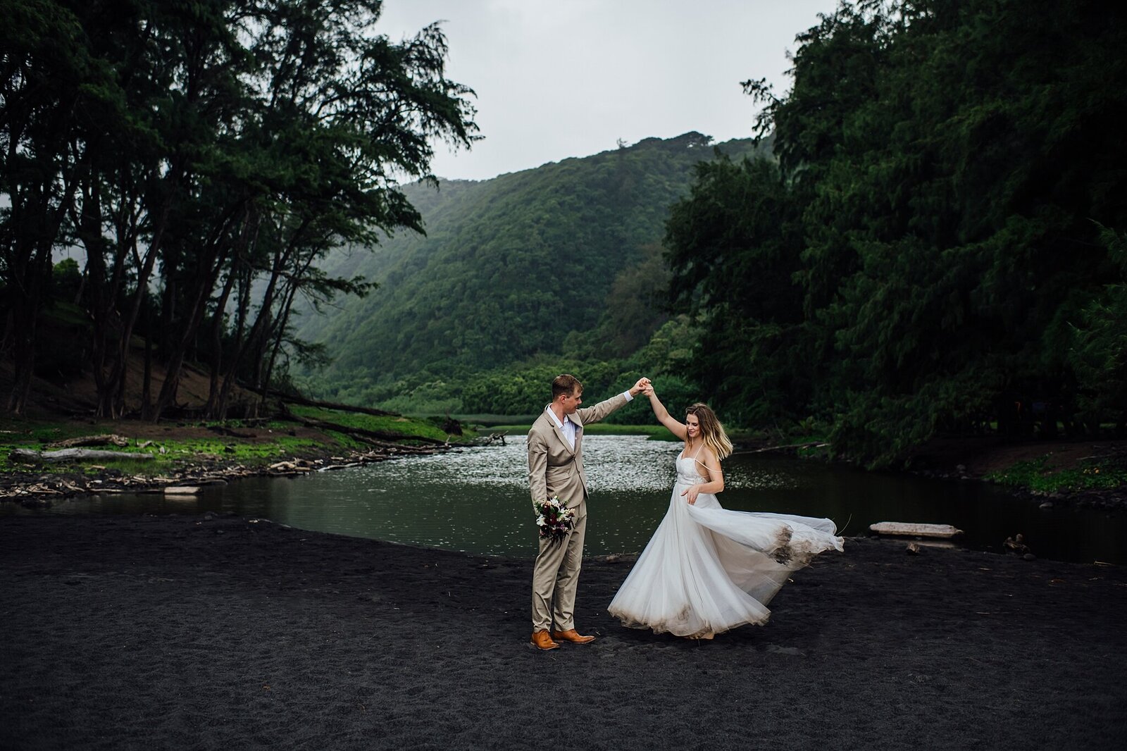 pololu valley views for this big island elopement in hawaii
