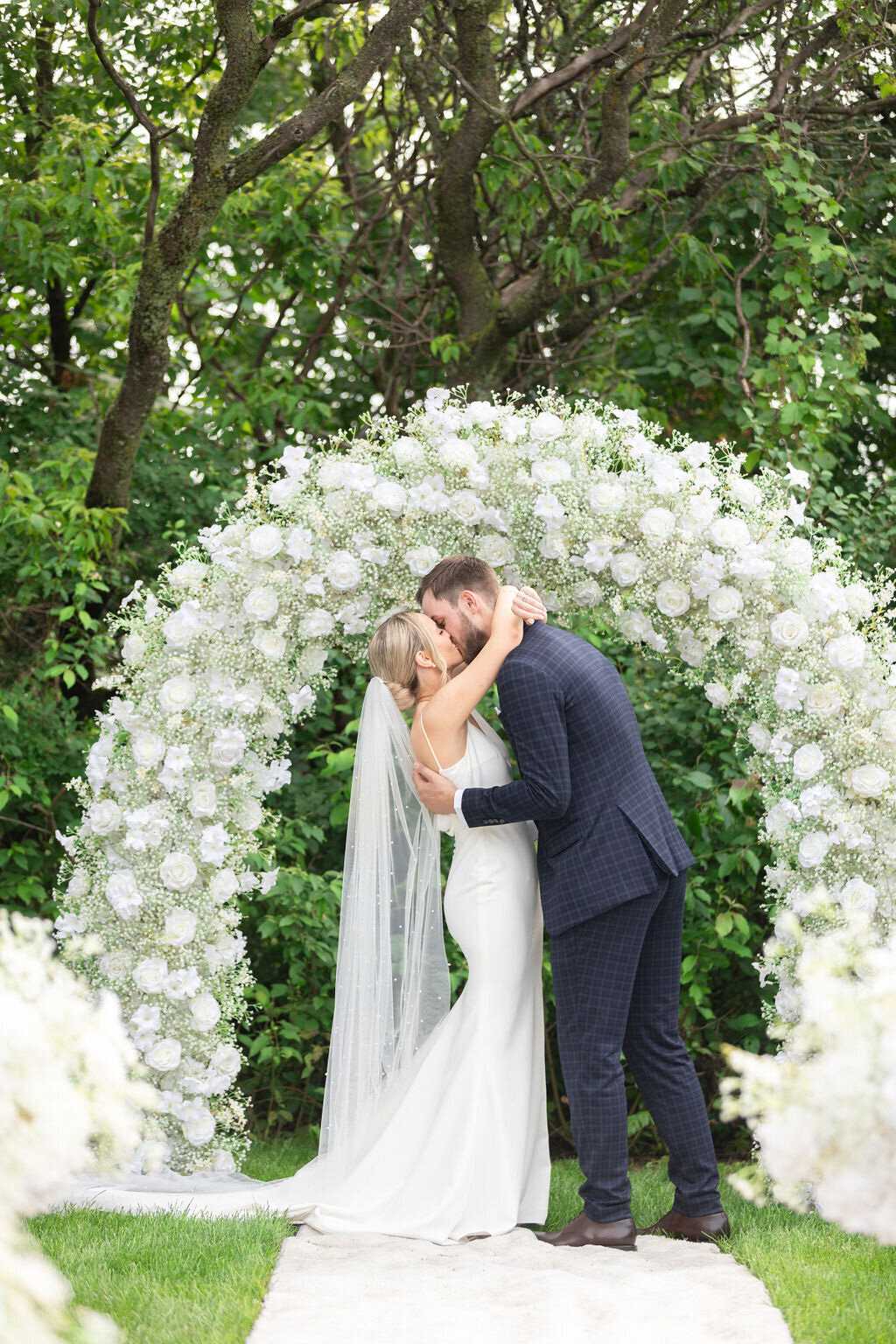 Chapiteau Le Cardinal Gentile venue wedding_montreal and france wedding photographer | luxury moment photography-Luxury Wedding photographer
