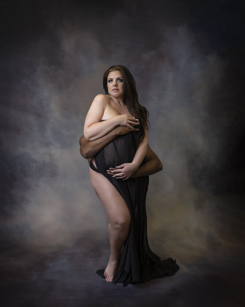 Maternity photo with black cloth