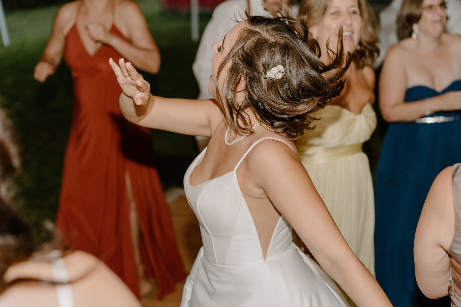 Marina+Jake-Dancing-Wedding-Pemberton-BrookeMosPhotography-08572