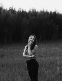 Allie - Your Trusted Elopement Photographer & Adventure Companion. Create a safe, judgement-free space for your special day. Let's chat now!