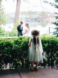 documentary-wedding-photography-candid-flower-girl