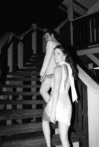 bride-groom-walking-to-glamp