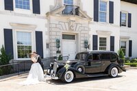 grosse-pointe-michigan-wedding-couple-classic-car