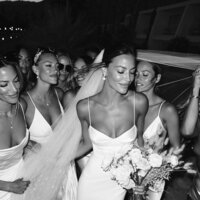 superherodesignco_34572_Bridesmaids_surrounding_the_bride_whi_509b23a8-72b8-469e-aa1f-82cc34ab800b_2