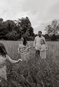 Candid-Family-Photograph-bw-Maine-Summer