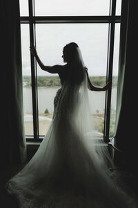 Savannah Wedding Photography by Phavy Photography | Savannah wedding photographer creating timeless wedding imagery that never goes out of style