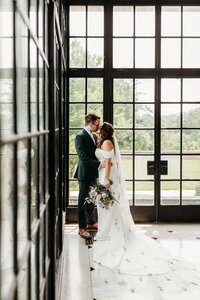 solarium-wedding-kiss-by-windows