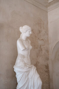 classical-sculpture-italian-wedding-venue.jpg