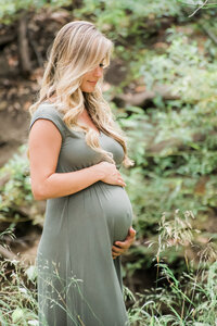 Maternity photos taken at Oak Canyon Nature Center