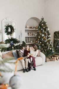 Toronto-Holiday-Mini-Sessions-Mint-Room-Studios-salon-1