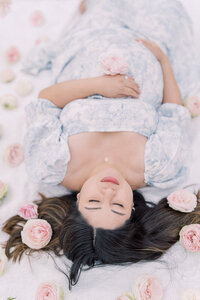Maternity-Photoshoot-Crystal-Cove-Laguna-Beach-Flowers_012