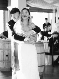 A breathtaking destination wedding, where a joyful couple from Los Angeles and Hong Kong/Taiwan exchanged vows against the stunning backdrop of Temecula Wine Country at Gershaun Bachus Vintners, near San Diego in sunny Southern California. Captured with an editorial eye by Michael Asmussen, an internationally recognized destination wedding photographer specializing in luxury celebrations. Explore more of Michael’s work in Palm Desert, Los Angeles, Tokyo, Japan, Las Vegas, Seoul, and beyond 場令人驚豔的目的地婚禮,一對來自洛杉磯與香港/台灣的幸福新人,在南加州陽光燦爛的聖地牙哥附近,於美麗的特曼庫拉葡萄酒鄉 (Gershaun Bachus Vintners) 許下永恆的誓言。由國際知名的豪華婚禮攝影師 Michael Asmussen 以編輯風格捕捉每個珍貴瞬間。探索更多 Michael 在棕櫚沙漠、洛杉磯、東京(日本)、拉斯維加斯、首爾等地的精緻作品。 場令人驚艷的目的地婚禮,一對來自洛杉磯與香港/台灣的幸福新人,在陽光普照的南加州,聖地牙哥附近的美麗特曼庫拉葡萄酒鄉 (Gershaun Bachus Vintners) 許下終身誓言。由國際知名的豪華婚禮攝影師 Michael Asmussen 以編輯風格捕捉每個細膩瞬間。探索更多 Michael 在棕櫚沙漠、洛杉磯、東京(日本)、拉斯維加斯、首爾等地的作品。