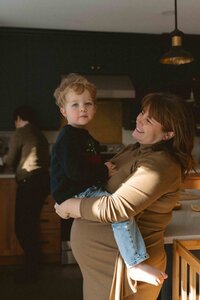 photo-valerieFournier-grossesse-enfant-rire-1