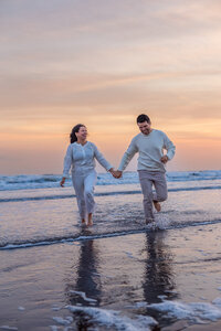 couples-photoshoot-mallorca-beach-at-sunset 60
