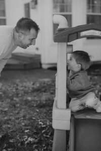 Pumpkin carving family photos.Kansas City lifestyle family photographer.CaitlynCloudPhotography188.1