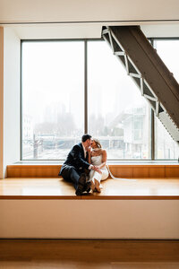 couple kissing art institute chicago engagement photos