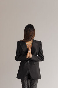 kaboompics_chic-minimalism-black-fashion-accessories-dark-aesthetics-36887