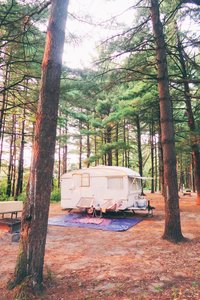 vintage-camper-classic-white-gold-reno-inspirations-ideas-boho-gypsy-hippy-pearl-musician-singer-songwriter-interior49