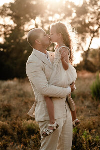 CAPTURING LIGHT - J&R-0571