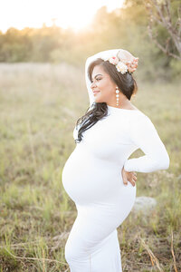 orlando maternity photographer with client closet
